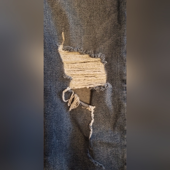 Good American Jeans - Picture 4 of 8